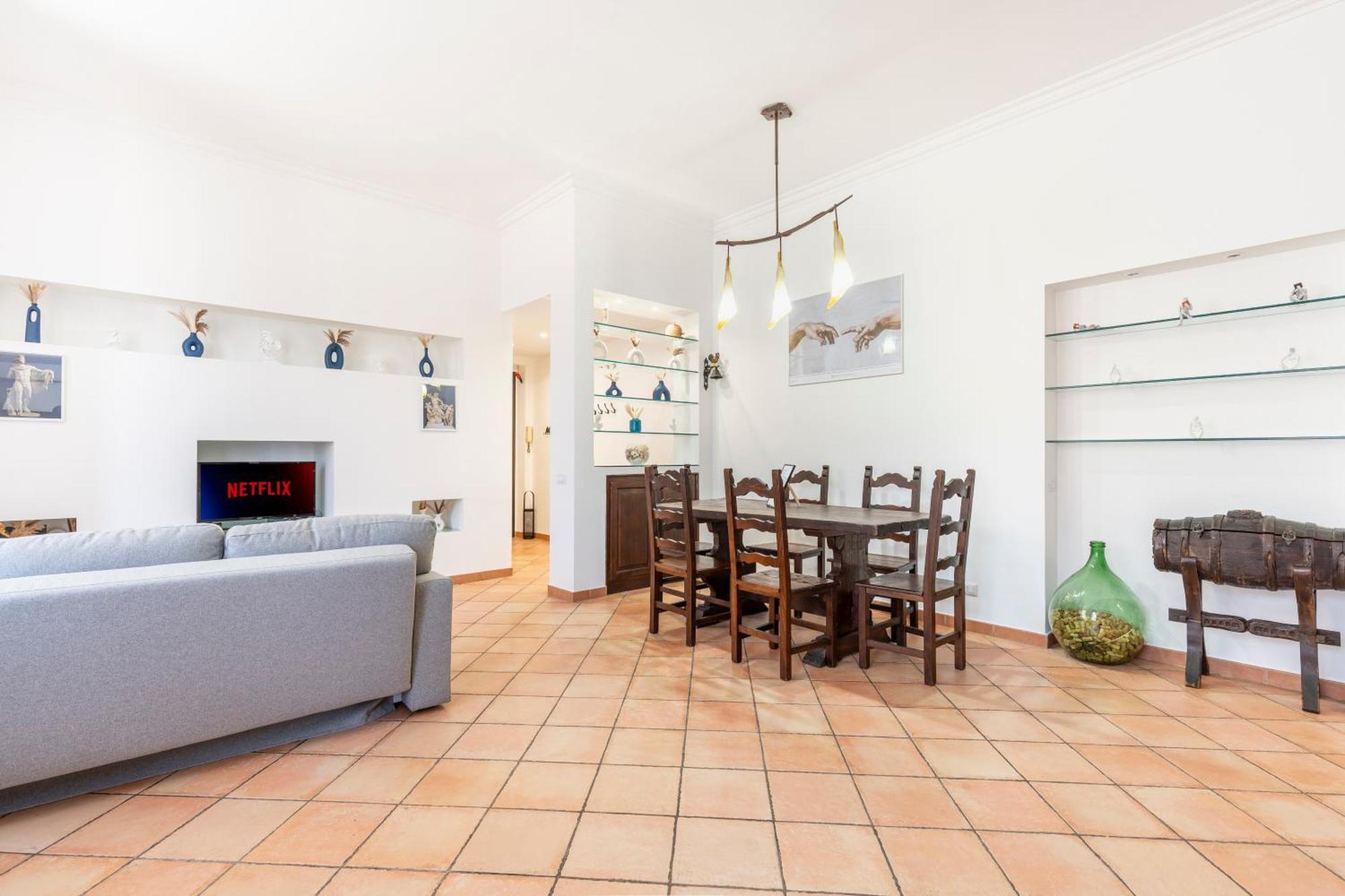 Vatican Art Apartment *